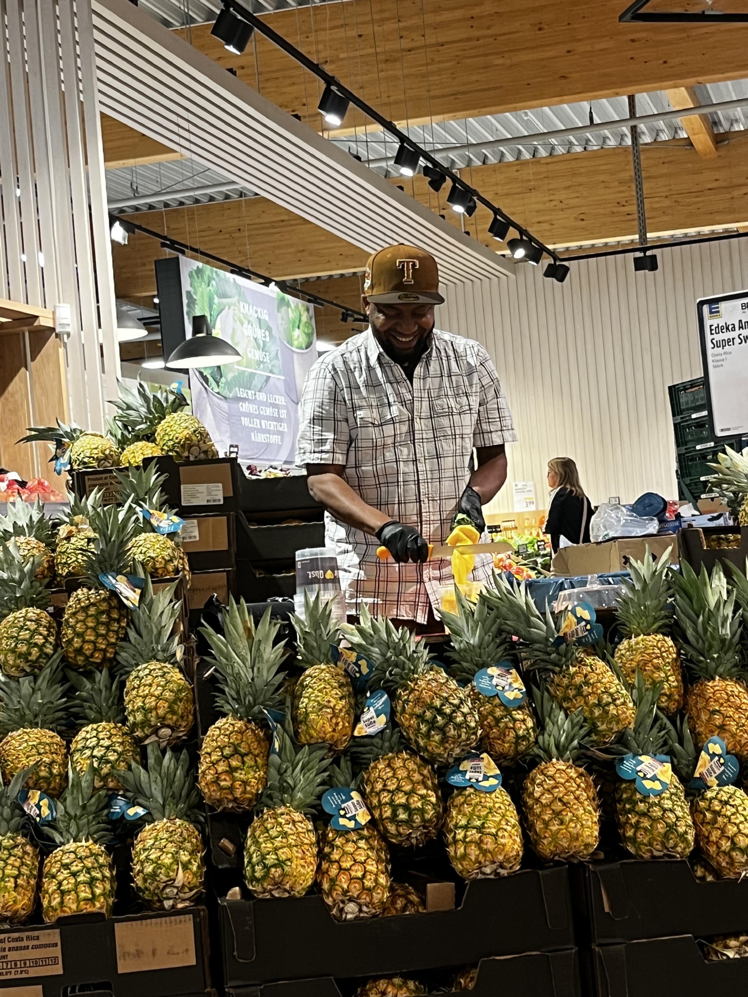 Ali Baba - Große Ananas-Verkostungs-Show in Bad Münstereifel